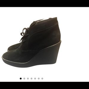 NWT size 7.5 Aquatalia suede ankle boot platform